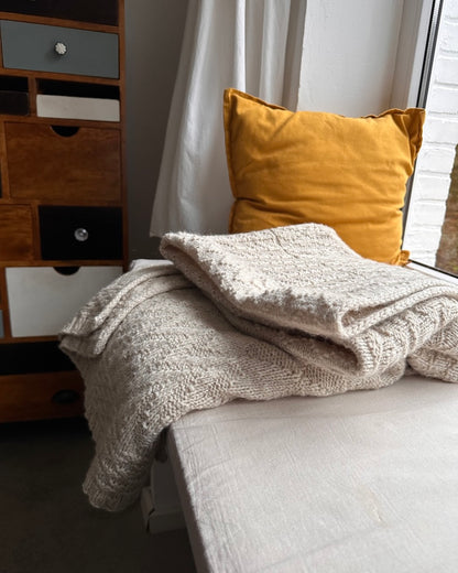 Jahresdecke | feine Musterstreifen aus Atlas von Sandnes Garn