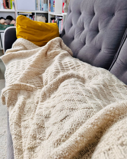 Jahresdecke | feine Musterstreifen aus Atlas von Sandnes Garn