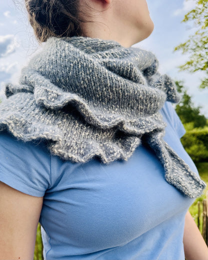 Ruffle Shawl | lightweight, with a casual ruffled edge, made from Le Coton & Alpaca by Biches & Bûches