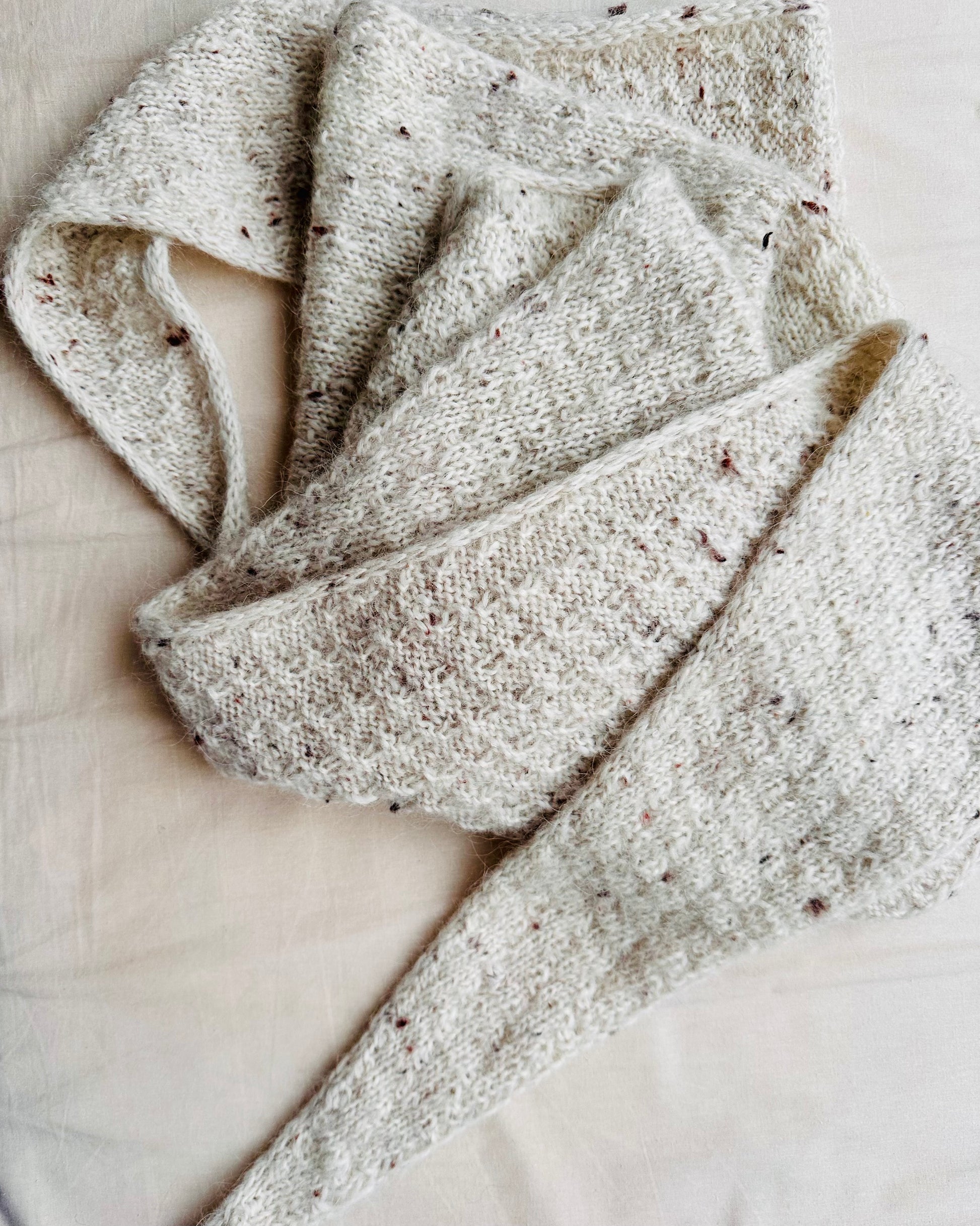Rabea von gute-garne Pebble Shawl mit Plötulopi von Lopi Island und Tynn Silk Mohair von Sandnes Garn 4