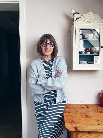 Gween Cardigan | klassisch im Book-Club-Look aus Peer Gynt von Sandnes Garn