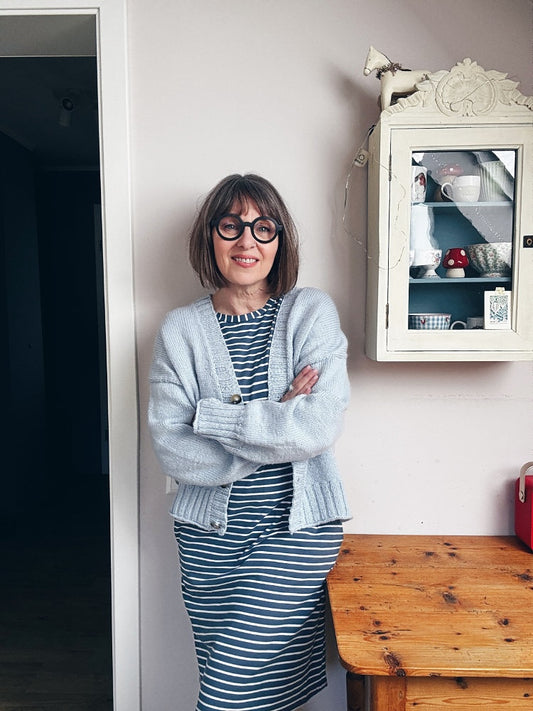 Gween Cardigan | klassisch im Book-Club-Look aus Peer Gynt von Sandnes Garn