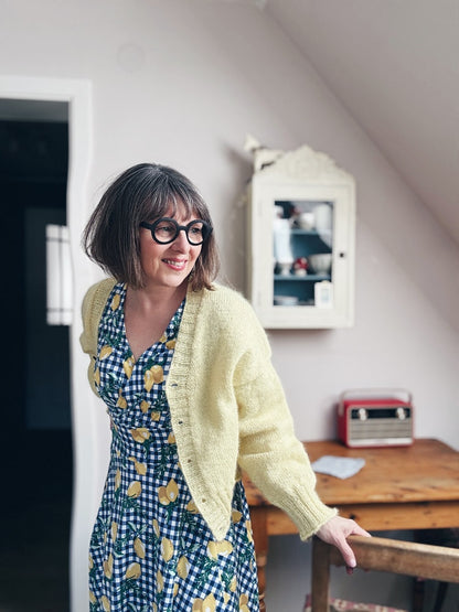 Gween Cardigan | klassisch im Book-Club-Look aus Peer Gynt von Sandnes Garn