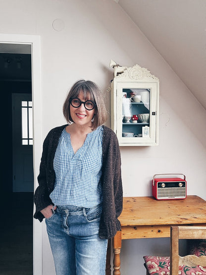 Gween Cardigan | klassisch im Book-Club-Look aus Peer Gynt von Sandnes Garn