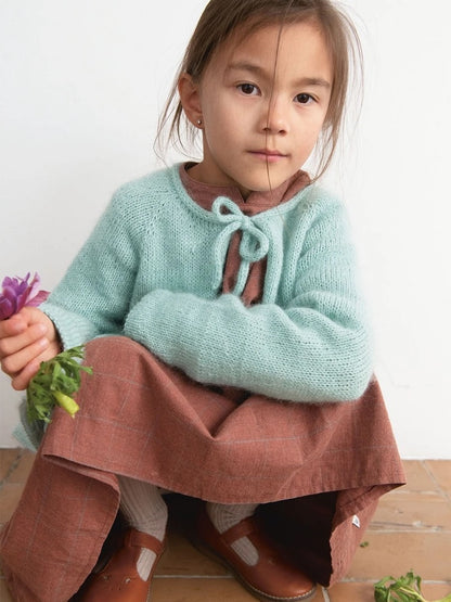 Vienna Cardigan Kids | verspieltes Jäckchen aus Sunday und Tynn Silk Mohair von Sandnes Garn
