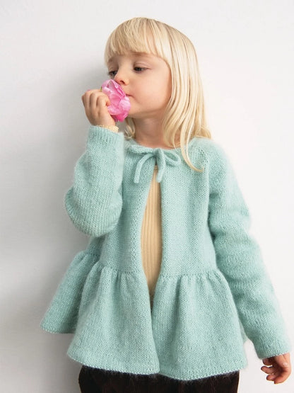 Vienna Cardigan Kids | verspieltes Jäckchen aus Sunday und Tynn Silk Mohair von Sandnes Garn