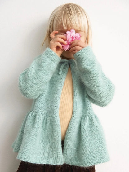 Vienna Cardigan Kids | verspieltes Jäckchen aus Sunday und Tynn Silk Mohair von Sandnes Garn