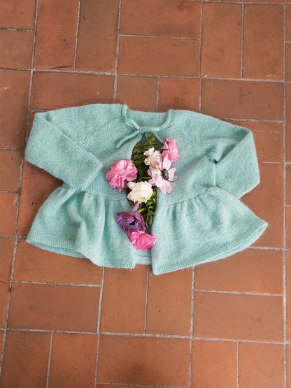 Vienna Cardigan Kids | verspieltes Jäckchen aus Sunday und Tynn Silk Mohair von Sandnes Garn