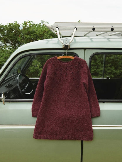 Sweet Pea Dress Sandnes 2506 | feines Muster aus Kos von Sandnes Garn
