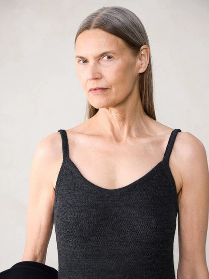 Emerson Dress | Trägerkleid mit Alpakka Silke und Alpakka Folgetrad von Sandnes 2507