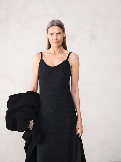 Emerson Dress | Trägerkleid mit Alpakka Silke und Alpakka Folgetrad von Sandnes 2507