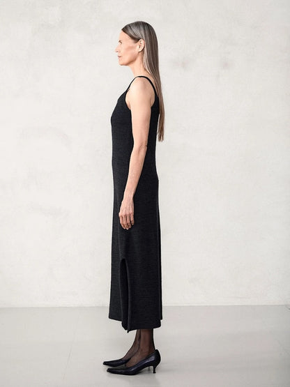 Emerson Dress | Trägerkleid mit Alpakka Silke und Alpakka Folgetrad von Sandnes 2507