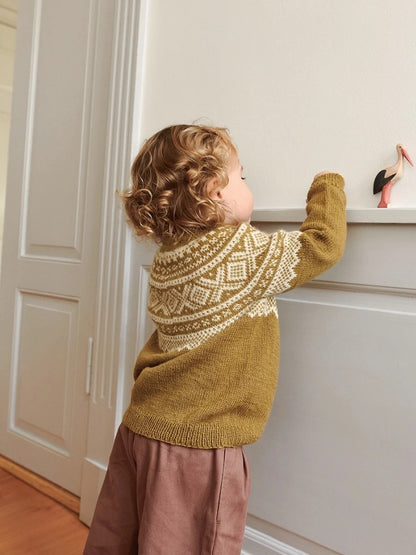 Marius Sweater Baby - zweifarbig | zartes Muster aus Sunday von Sandnes Garn