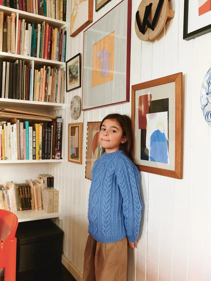 Nilo Sweater Kids | zeitloses Zopfmuster aus Double Sunday von Sandnes Garn