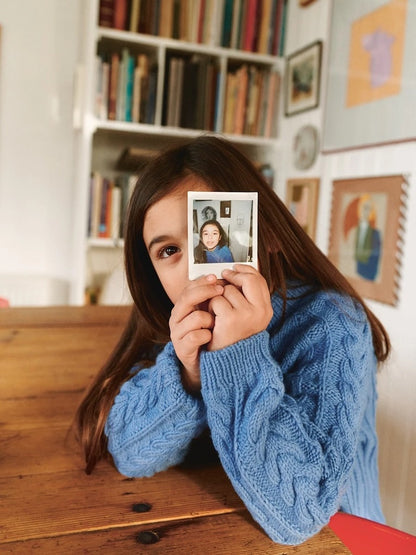 Nilo Sweater Kids | zeitloses Zopfmuster aus Double Sunday von Sandnes Garn