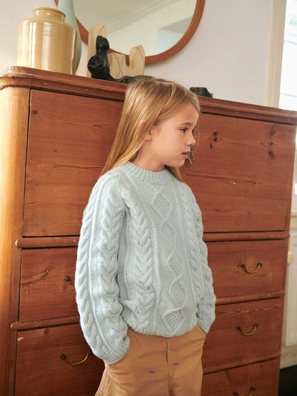 Nilo Sweater Kids | zeitloses Zopfmuster aus Double Sunday von Sandnes Garn