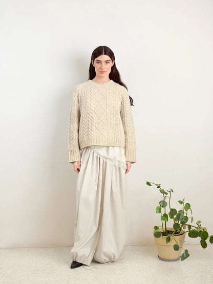 Loom Sweater | zartes Zopfmuster aus Atlas von Sandnes Garn