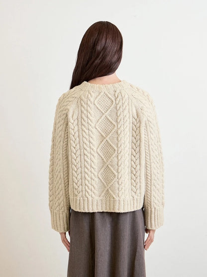 Loom Sweater | zartes Zopfmuster aus Atlas von Sandnes Garn
