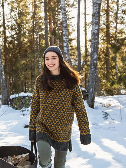 Mogen Sweater | grafisches Muster aus Fritidsgarn von Sandnes Garn