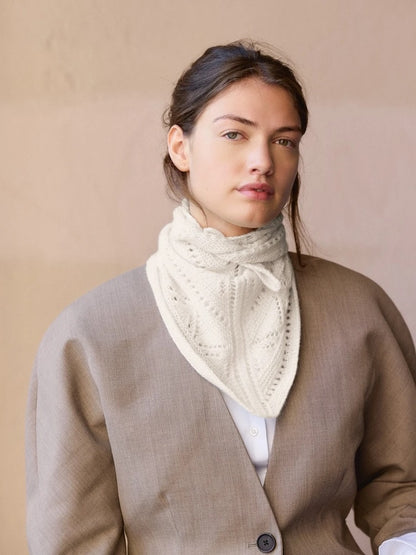 Petra Scarf | Lochmustertuch aus Cashmere von Sandnes Garn