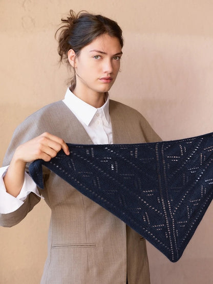 Petra Scarf | Lochmustertuch aus Cashmere von Sandnes Garn