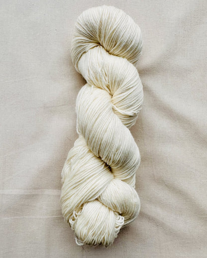 Sockenwolle zum Färben 4-fädig