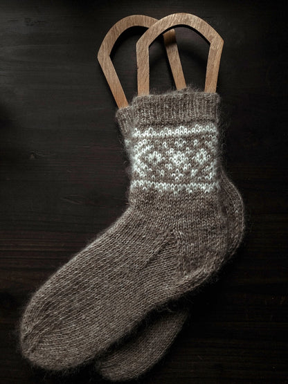 Arctic Sun Socks | Norweger-Socken aus Einband von Lopi Island und Tynn Silk Mohair von Sandnes