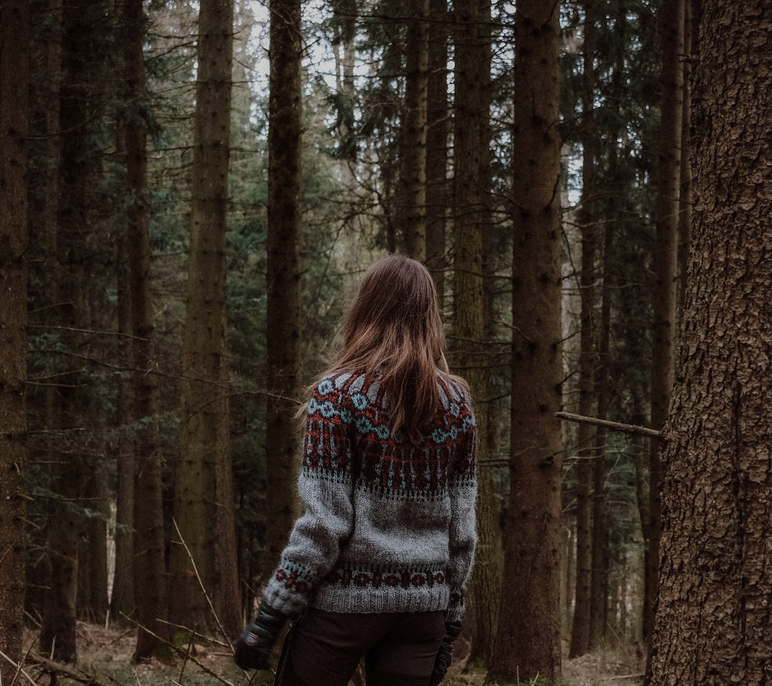 Forest Guard Sweater | high-contrast Norwegian pattern in Alafosslopi by Lopi Island