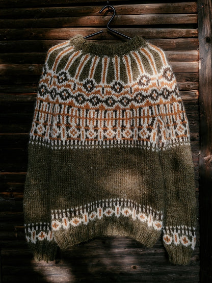 Forest Guard Sweater | high-contrast Norwegian pattern in Alafosslopi by Lopi Island