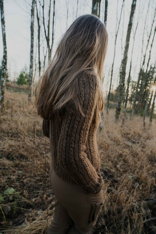 Oakwood Raglan Sweater | feines Zopfmuster aus Plötulopi von Lopi Island