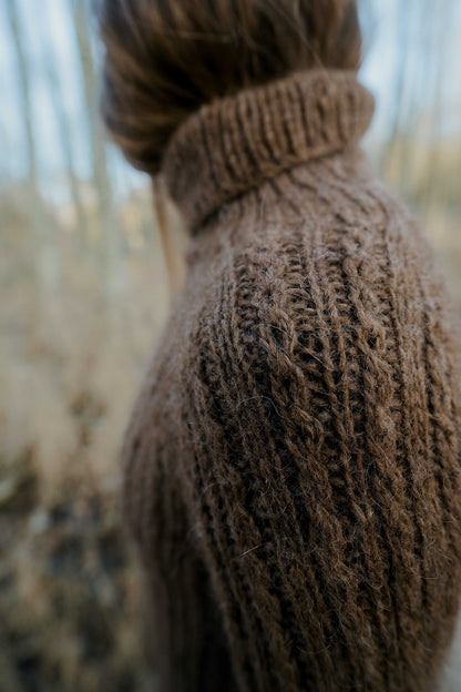 Oakwood Raglan Sweater | feines Zopfmuster aus Plötulopi von Lopi Island