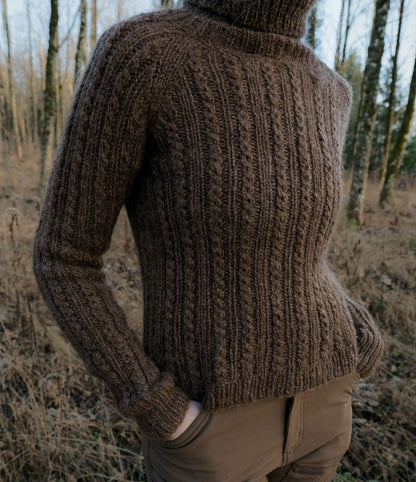 Oakwood Raglan Sweater | feines Zopfmuster aus Plötulopi von Lopi Island