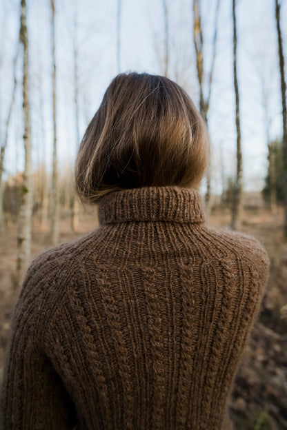 Oakwood Raglan Sweater | feines Zopfmuster aus Plötulopi von Lopi Island