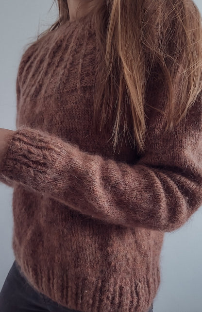 Ulvenknit Soft Spoken Sweater mit Plötulopi von Lopi Island und Tynn Silk Mohair von Sandnes Garn 1