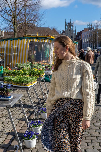 Weekly Market Sweater | enchanting cable pattern from Alpaca Ull by Sandnes Garn