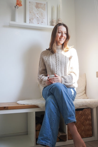 Weekly Market Sweater | enchanting cable pattern from Alpaca Ull by Sandnes Garn