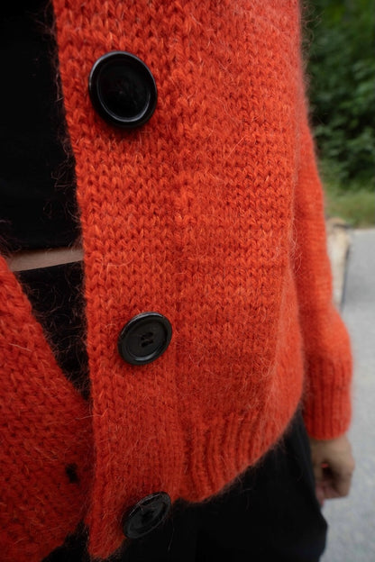 Wayfarer Cardi V | Basic Jacke aus Double Sunday und Tynn Silk Mohair von Sandnes Garn