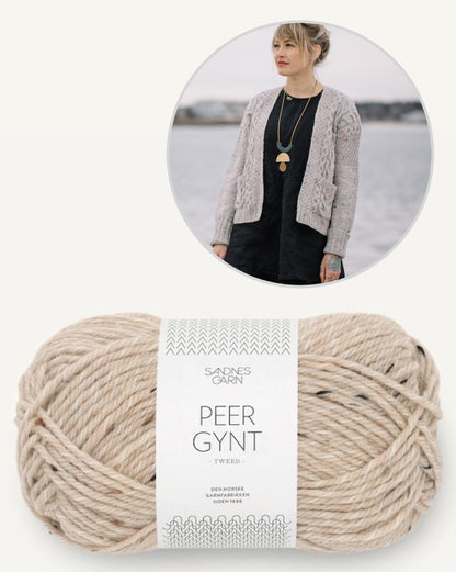 Winters Beach Cardi | robustes Zopfmuster aus Peer Gynt von Sandnes Garn