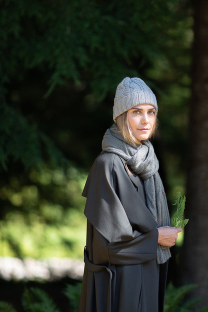 Vokse Hat | Zopfmönstrad mössa i Far från Woolfolk
