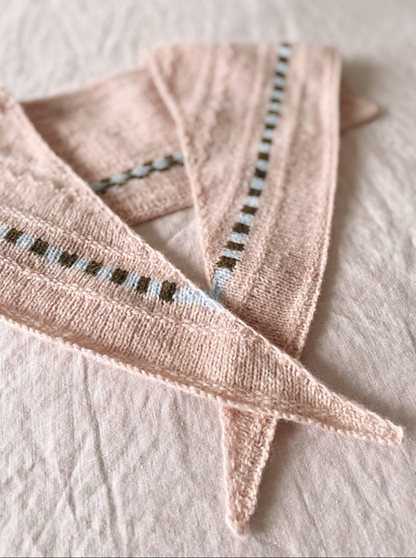 Edelweiss Scarf | zartes Farbmuster aus Le Petit Lambswool von Biches & Bûches