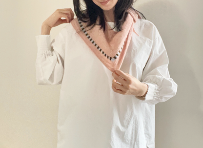 Edelweiss Scarf | zartes Farbmuster aus Le Petit Lambswool von Biches & Bûches