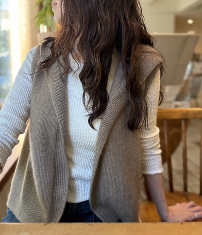 Hooded Shawl Vest | super alsidig og ekstremt blød i Classic Cashmere fra Cardiff