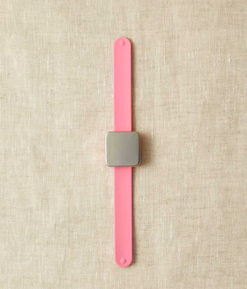 CocoKnits Maker's Keep Armband rosa