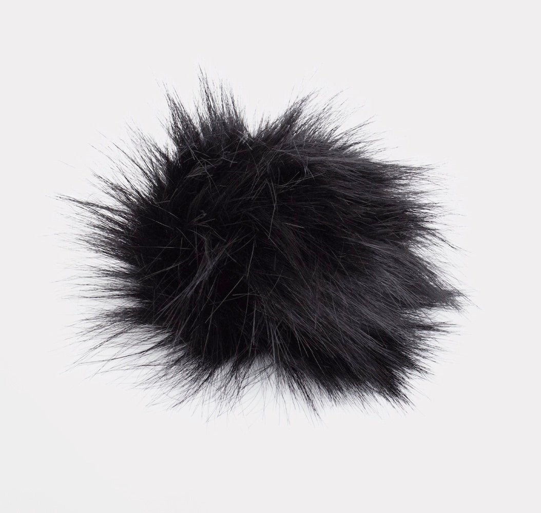 XXL faux fur pompom with snap fastener 