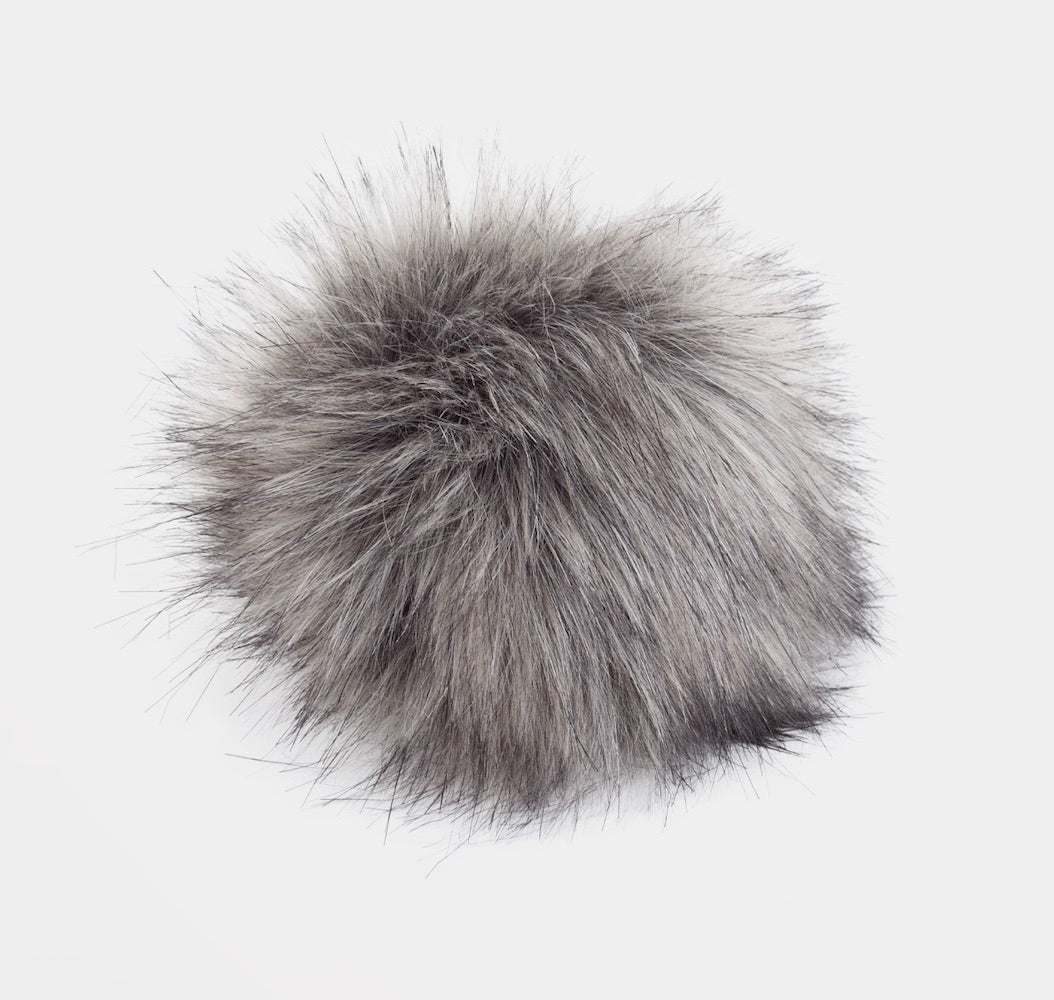 XXL faux fur pompom with snap fastener 