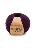 we are knitters Finita Garnknäuel in Farbe bordeaux