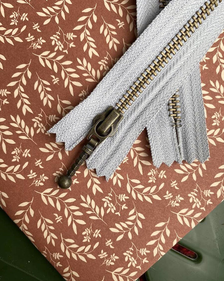PetiteKnit Reißverschluss 35 cm taubengrau